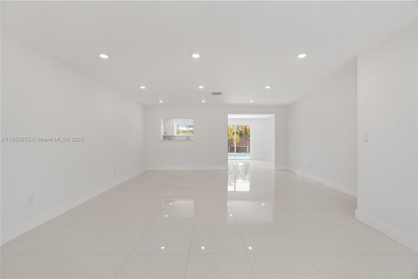 Empty room, Interior, Recessed Lighting