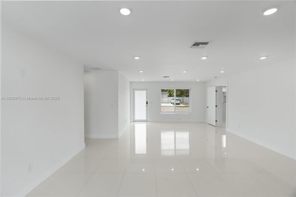 Empty room, Interior, Recessed Lighting