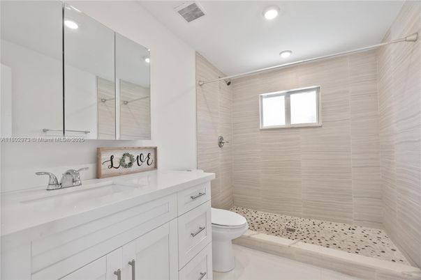 Bathroom, Interior, Recessed Lighting