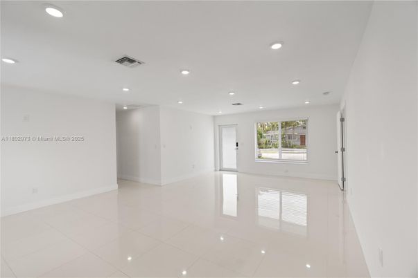 Empty room, Interior, Recessed Lighting