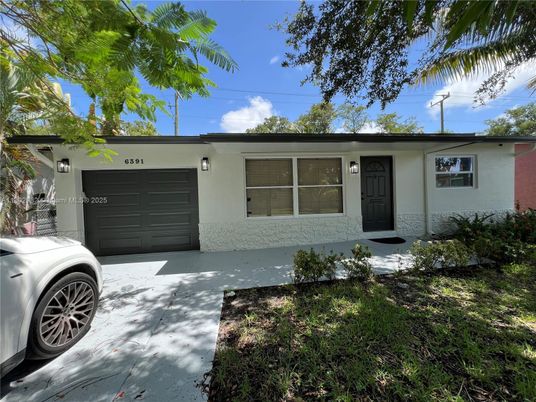 Attached, Exterior, Facade, Ranch