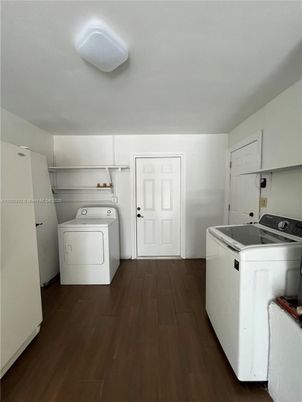 Interior, Washer, Wood Texture Flooring
