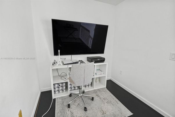 Home Office, Interior
