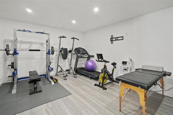 Fitness Equipment, Interior, Recessed Lighting, Wood Texture Flooring