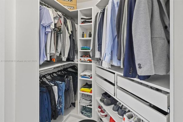 Interior, Walk-in Closets