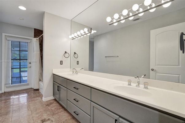 Bathroom, Dual Sink Vanities, Interior, Recessed Lighting