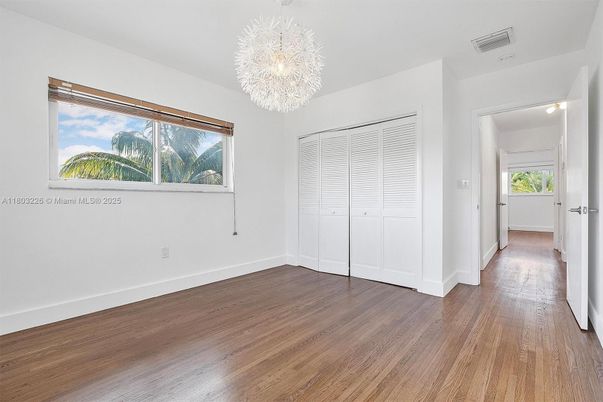 Chandelier, Empty room, Interior, Wood Texture Flooring