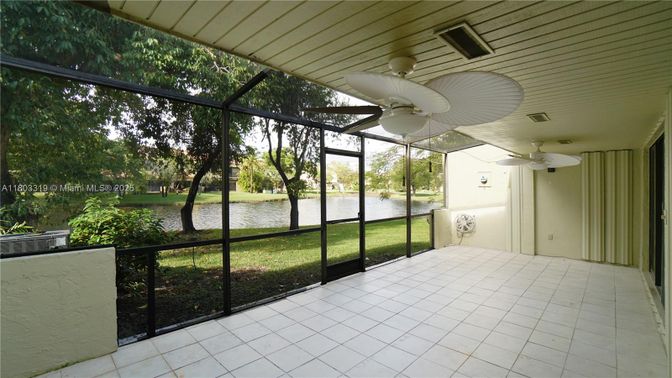 Interior, Sun Room, Water