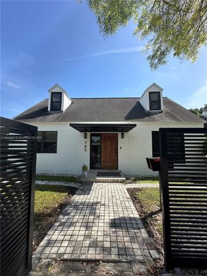 Exterior, Facade, Cape Cod