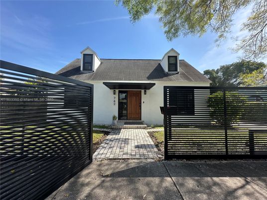 Exterior, Facade, Cape Cod