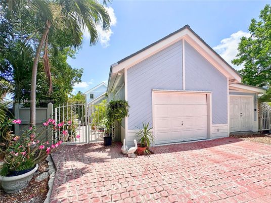 Detached Garage, Exterior