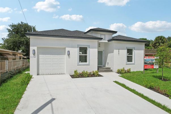 Attached, Exterior, Facade, Modern