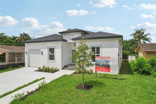 Attached, Backyard, Exterior, Facade, Modern