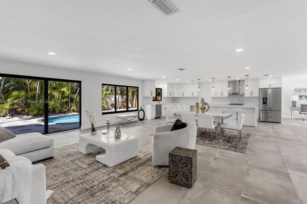 Dining room, Interior, Kitchen, Living room, Pendant Lights, Recessed Lighting, Stainless Steel Appliances