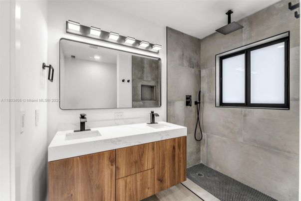 Bathroom, Dual Sink Vanities, Interior