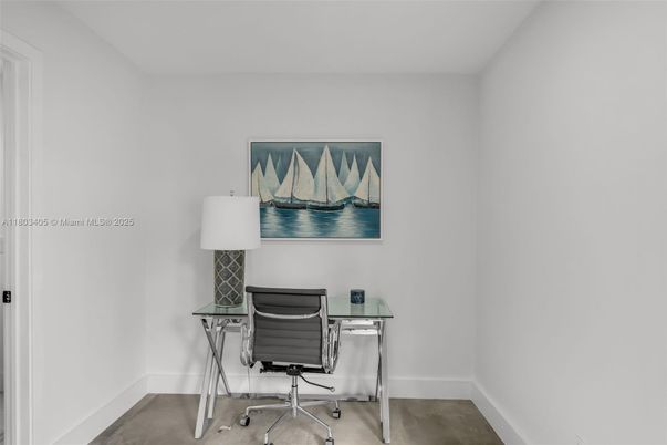 Home Office, Interior