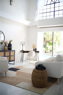 Home Office, Interior