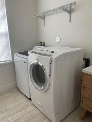 Interior, Washer, Wood Texture Flooring