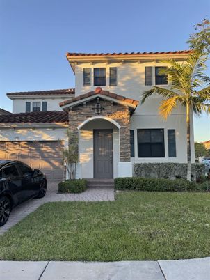 Attached, Exterior, Facade, Mediterranean