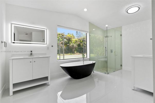 Bathroom, Free Standing Baths, Glass Shower, Interior, Recessed Lighting