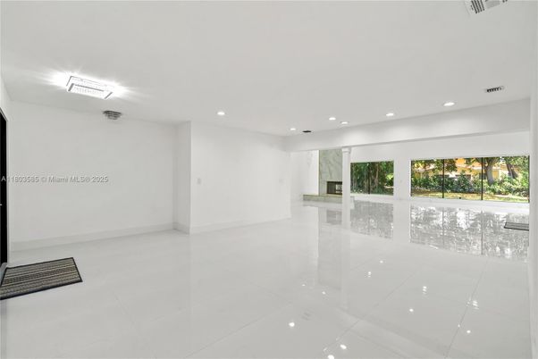 Empty room, Interior, Recessed Lighting