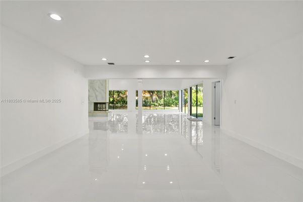 Empty room, Interior, Marble, Marble Walls, Recessed Lighting