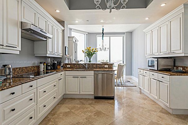 Chandelier, Dining room, Interior, Kitchen, Recessed Lighting, Stainless Steel Appliances