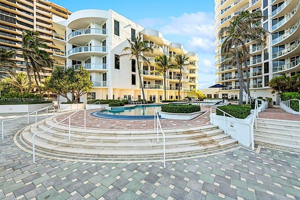 Exterior, Facade, Pool, Condo Building