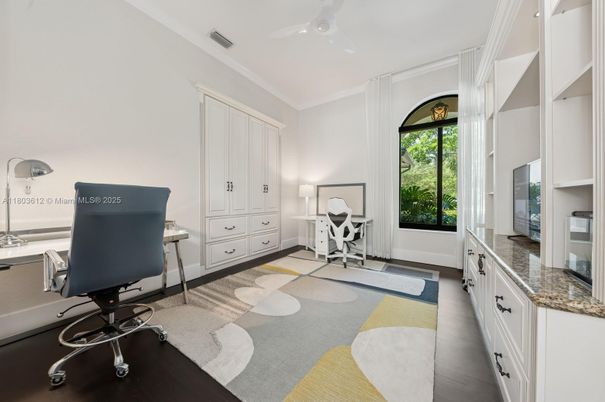 Home Office, Interior