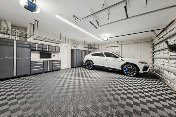 Garage, Interior