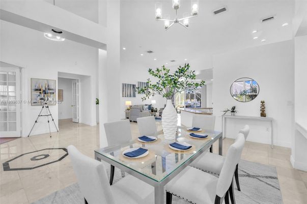 Dining room, Interior, Pendant Lights, Recessed Lighting