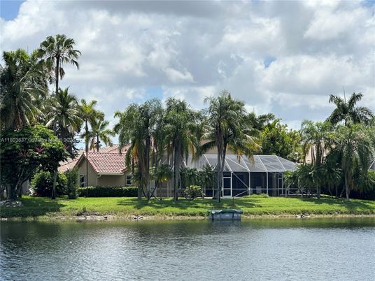 Exterior, Lake