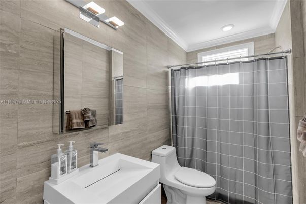 Bathroom, Interior, Recessed Lighting