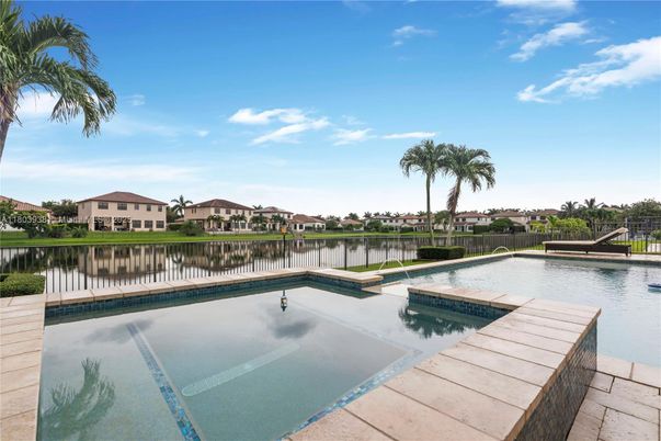 Exterior, Lake, Pool