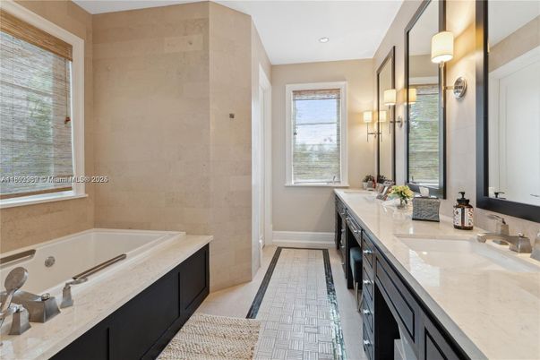 Bathroom, Dual Sink Vanities, Interior, Recessed Lighting