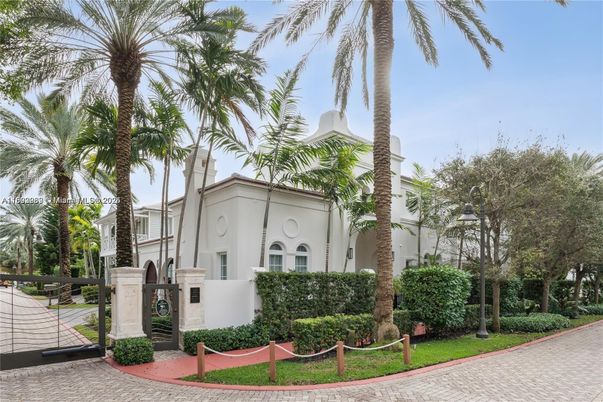 Exterior, Facade, Spanish Mediterranean