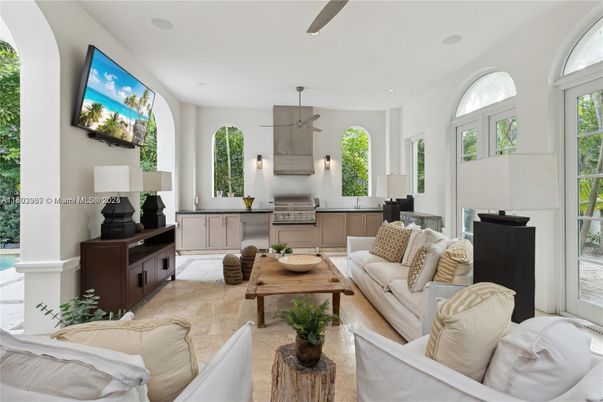 Interior, Kitchen, Living room, Recessed Lighting, Stainless Steel Appliances