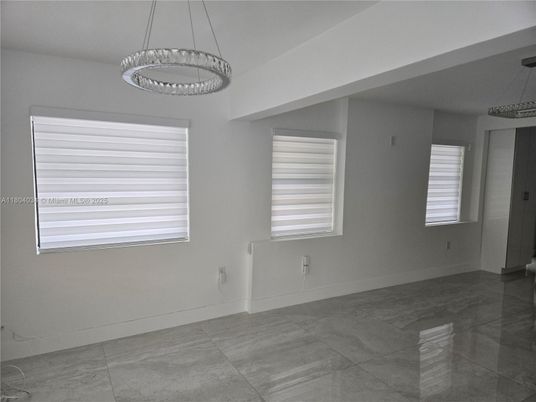 Empty room, Interior, Pendant Lights