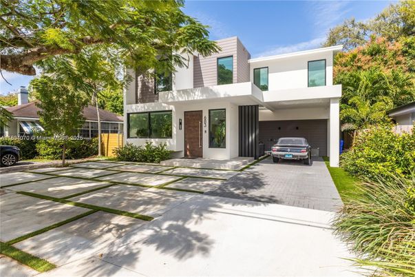 Attached, Exterior, Facade, Modern
