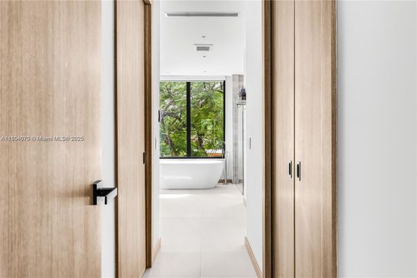 Bathroom, Free Standing Baths, Interior