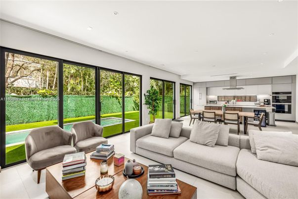 Dining room, Interior, Kitchen, Living room, Pendant Lights, Recessed Lighting, Stainless Steel Appliances