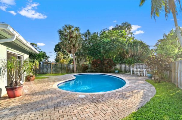 Exterior, Pool