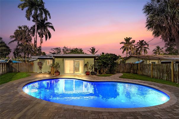 Exterior, Pool