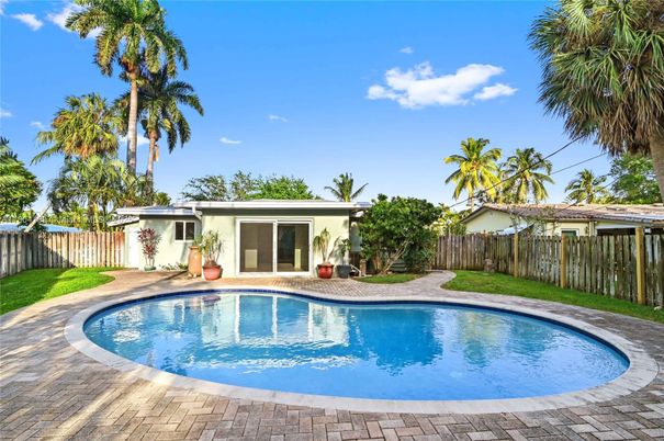 Exterior, Pool