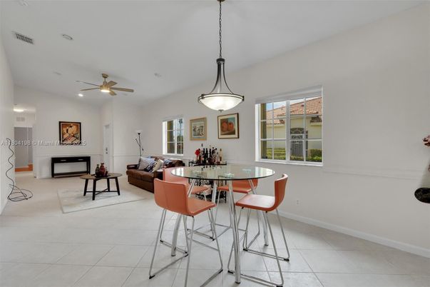 Dining room, Interior, Living room, Pendant Lights, Recessed Lighting
