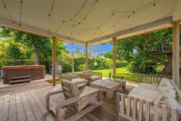 Exterior, Hot Tub