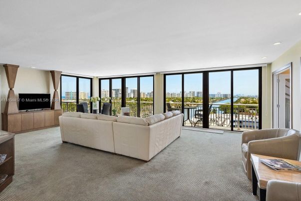 Interior, Living room, Recessed Lighting, Water
