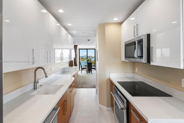 Dining room, Interior, Kitchen, Recessed Lighting, Stainless Steel Appliances, Water
