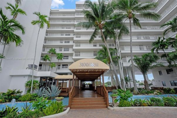 Exterior, Facade, Condo Building