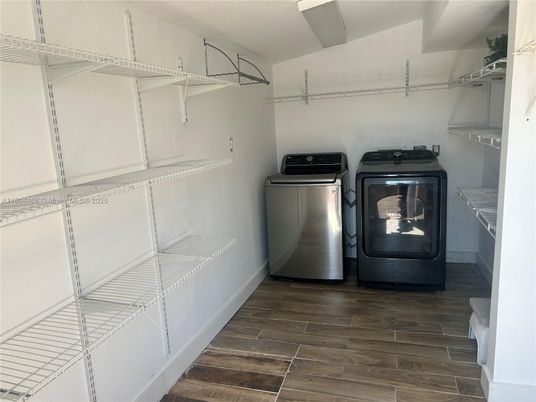 Interior, Washer, Wood Texture Flooring
